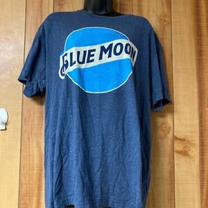 Unisex size large blue moon beer T-shirt
